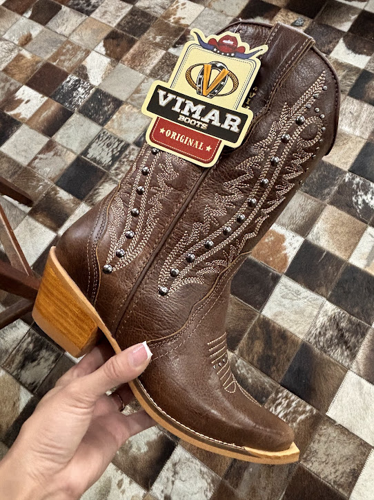 Botas country femininas: como escolher modelos que unem estilo e presença
